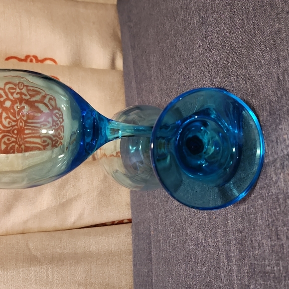 4 Blue Tinted Wine Glasses - Picture 4 of 6